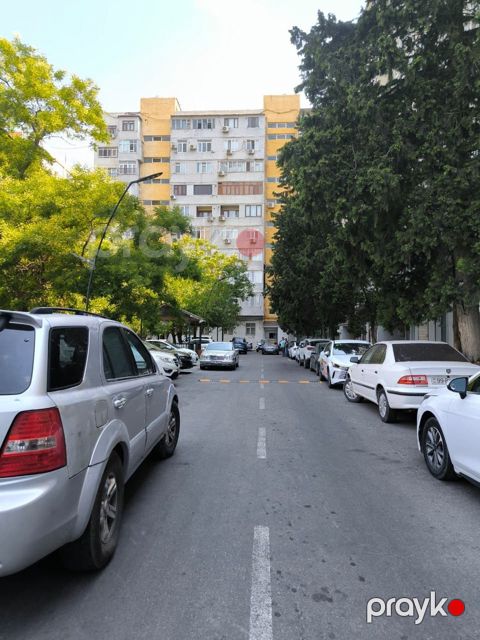 Satılır 2 otaqlı köhnə tikili 50 m² — Bakı