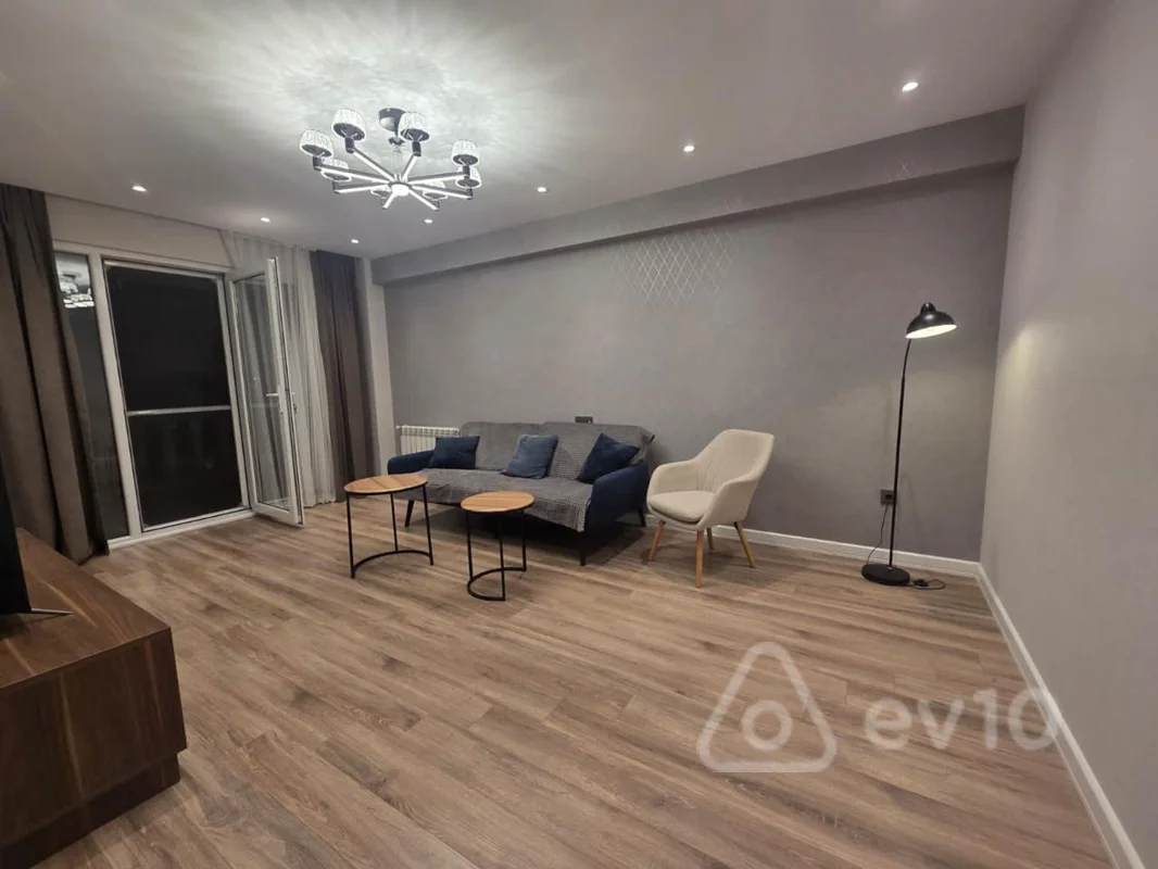 3 otaqlı mənzil, 90 m², Üzeyir Hacıbəyov — kirayə — Bakı