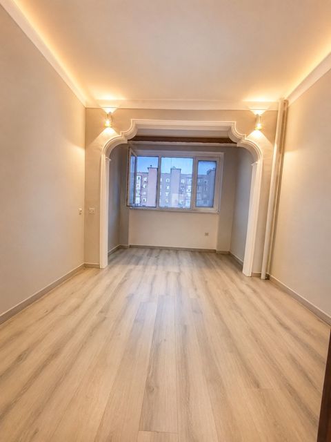 Satılır 3 otaqlı köhnə tikili 83.6 m² — Vüqar Bəy
