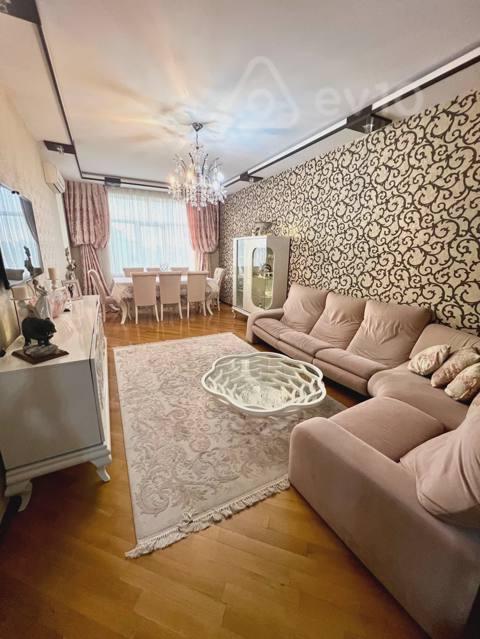 3 otaqlı mənzil, 117 m², Abbas Mirze Serifzade kucesi — Isa