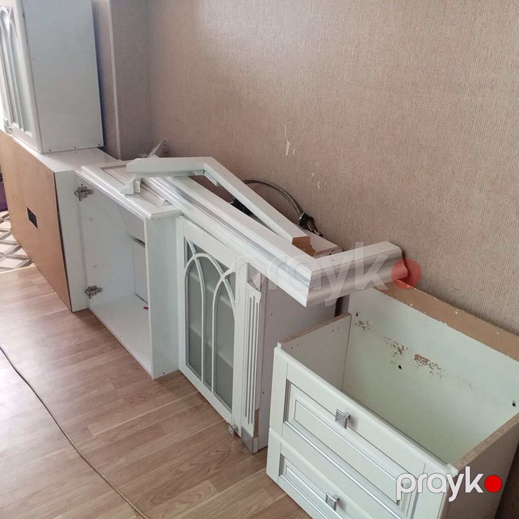 Klassik üslubda ağ mətbəx mebeli Ancaq üst hissesi var alt yoxdu — Mətbəx mobilyası, Bakı (2)