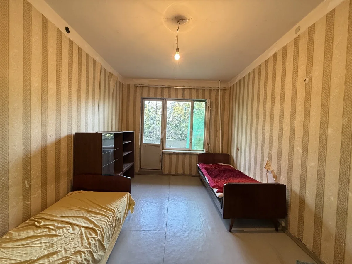 2 otaqlı orta təmirli mənzil satılır Köhnə Günəşli qəsəbəsində — Bakı