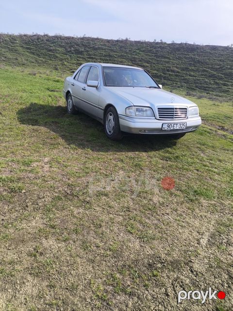 Mercedes-Benz C-Class (W202) sedan - Kuzov: 4 qapılı sedan, gümüşü — Biləsuvar