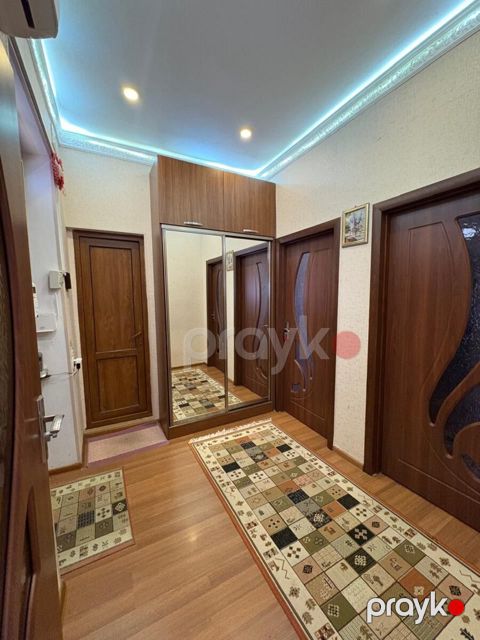2-otaqlı mənzil, 28 May m., 70 m² — Bakı