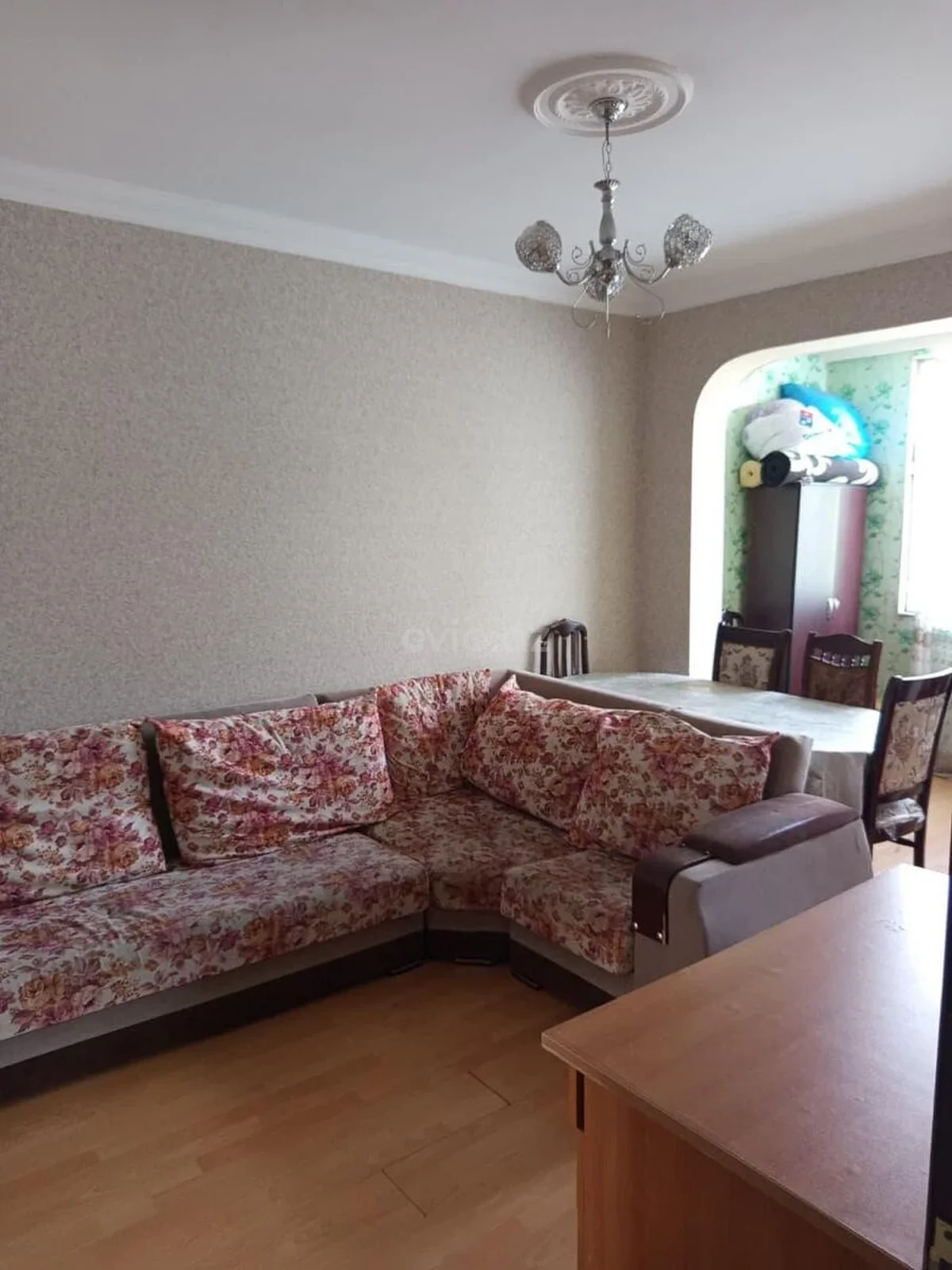 2 otaqlı orta təmirli mənzil satılır 1-ci mikrorayonda — Bakı