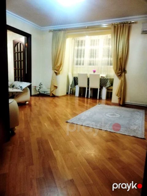 Satılır 3 otaqlı köhnə tikili 90 m² — Bakı
