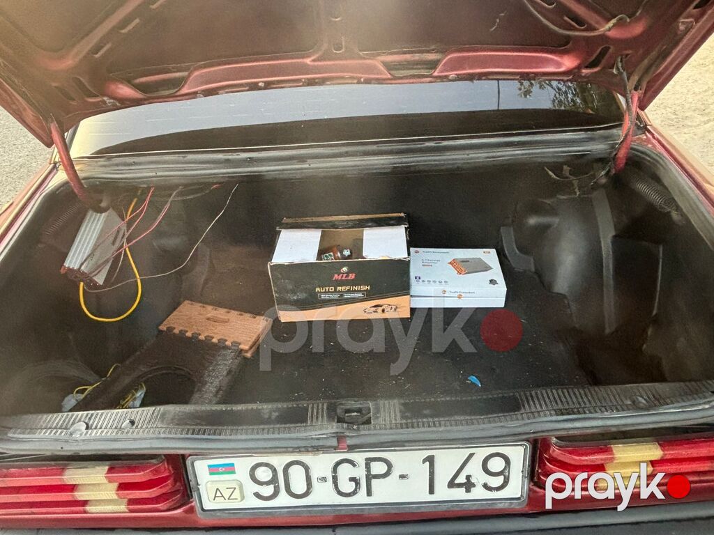 Mercedes-Benz 190 (W201) sedan - Kuzov: 4 qapılı sedan, tünd bordo — Avtomobillər, Bakı (9)