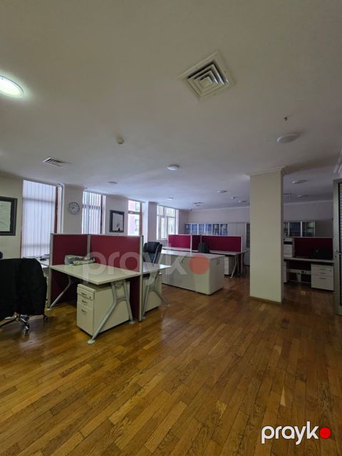 Satılır obyekt 670 m² — Bakı