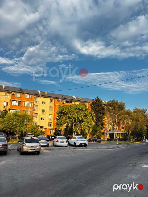 Satılır 2 otaqlı köhnə tikili 60 m² — Bakı