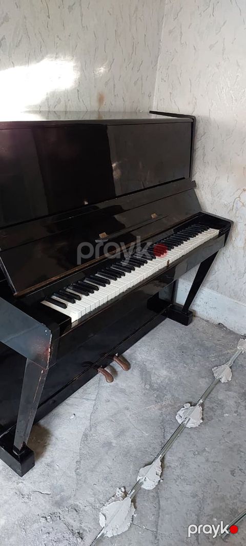 Upright piano – “Belarus” markalı - Korpus: parlaq qara rəng, klassik — Sumqayıt