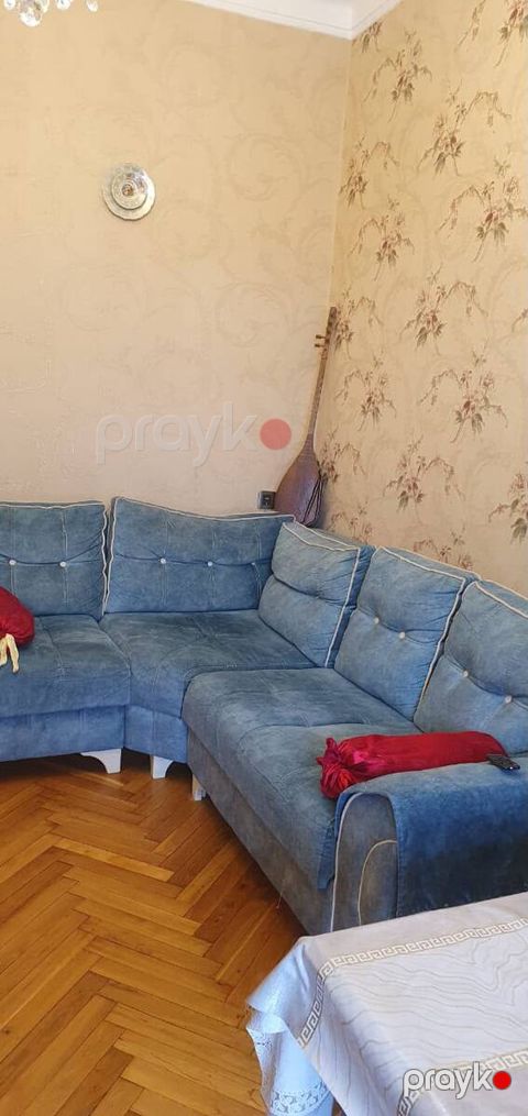 Satılır 2 otaqlı köhnə tikili 70 m² — Bakı