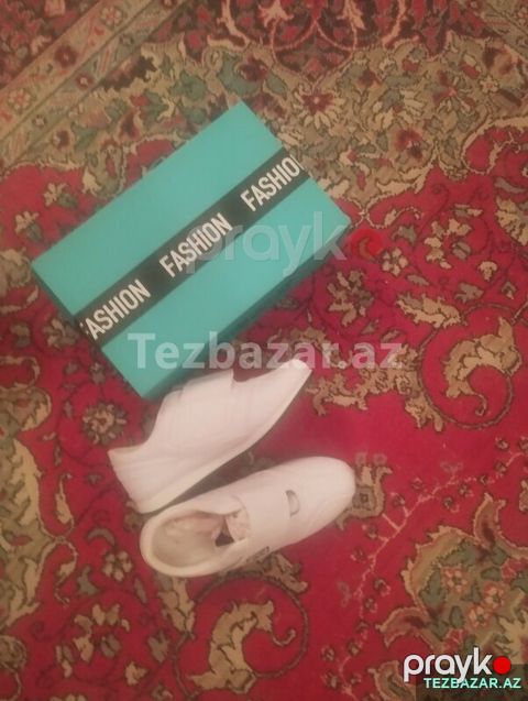 Tam yeni ayaqqabı — Bakı