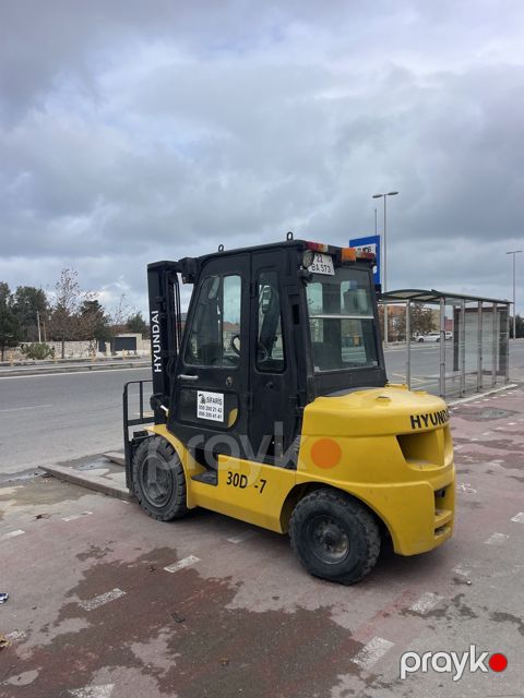 Hyundai çəngəlli yükləyici, 2013 il — Bakı