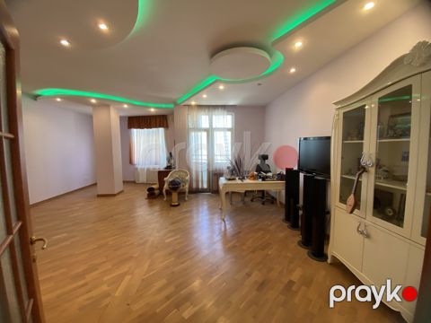 Satılır 4 otaqlı yeni tikili 200 m² — Bakı