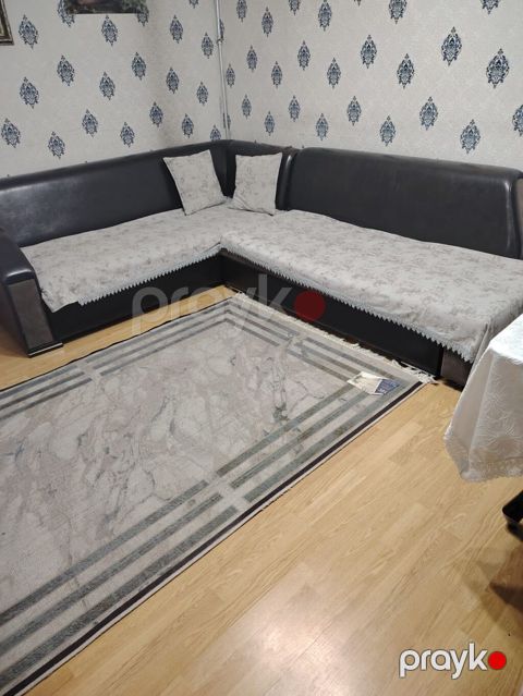 Divan 100 azn satılır.Açılır taxt olur.Bir terefide bazadı.Ünvan — Bakı