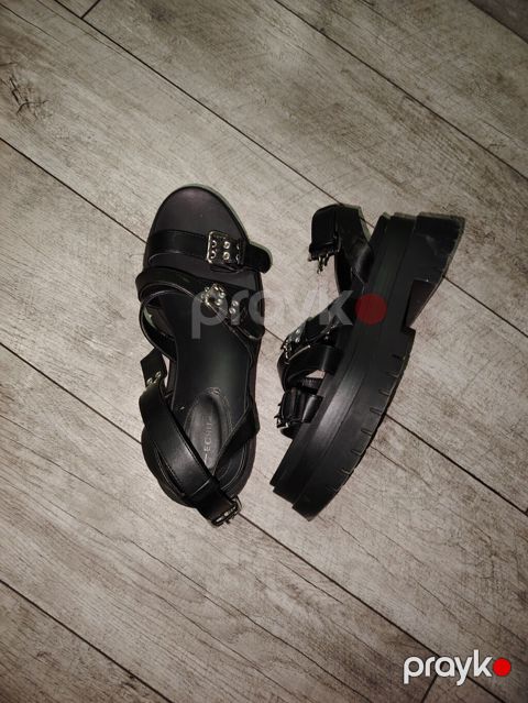 Qara platformalı qadın sandal. - Marka: Ecco (iç tabanda logo — Bakı