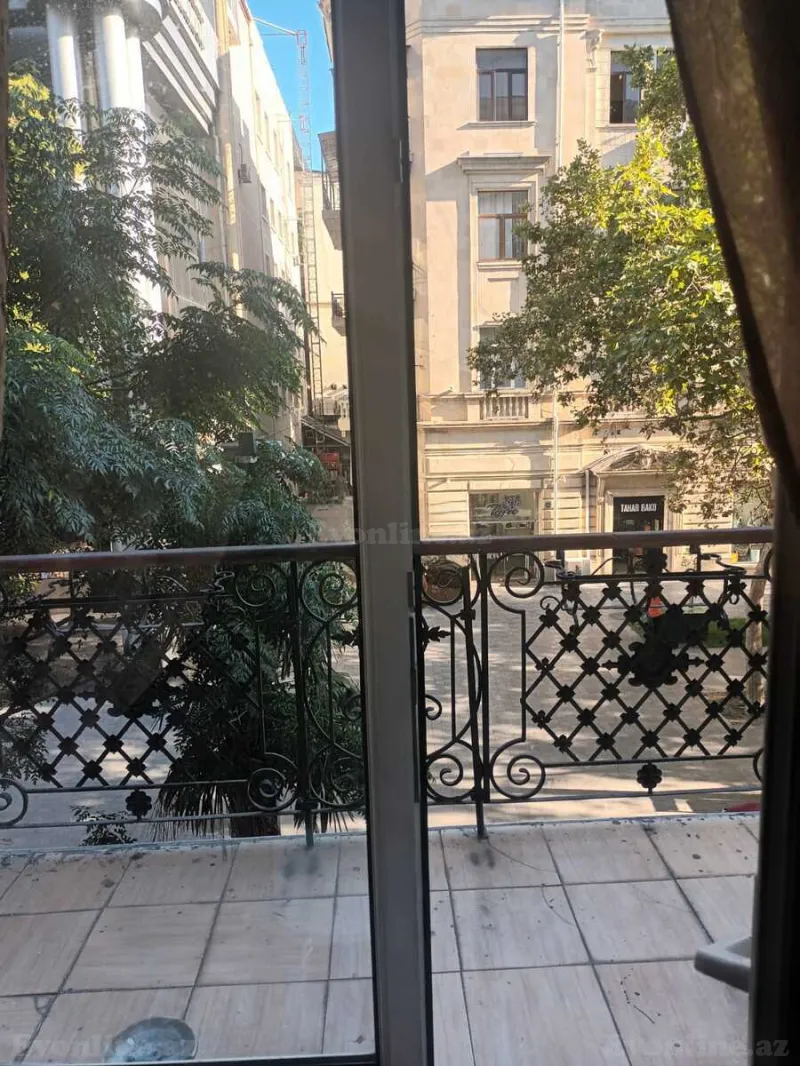 Kirayə verilir 2 otaqlı Mənzil Köhnə tikili 60 m² Bakı, Nəsimi r., 28 May m — Bakı