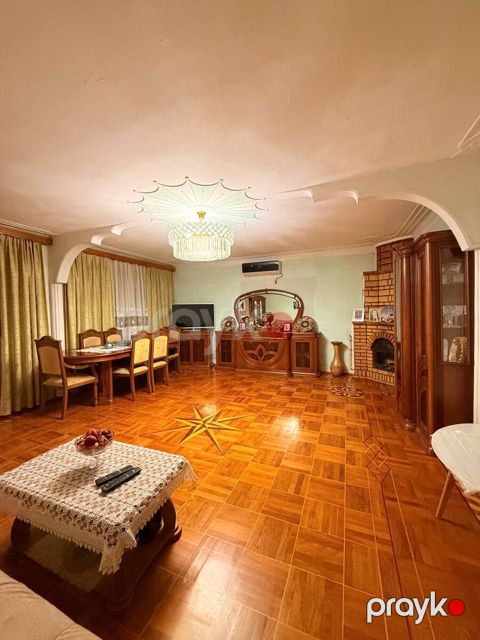 Satılır 5 otaqlı köhnə tikili 130 m² — Bakı