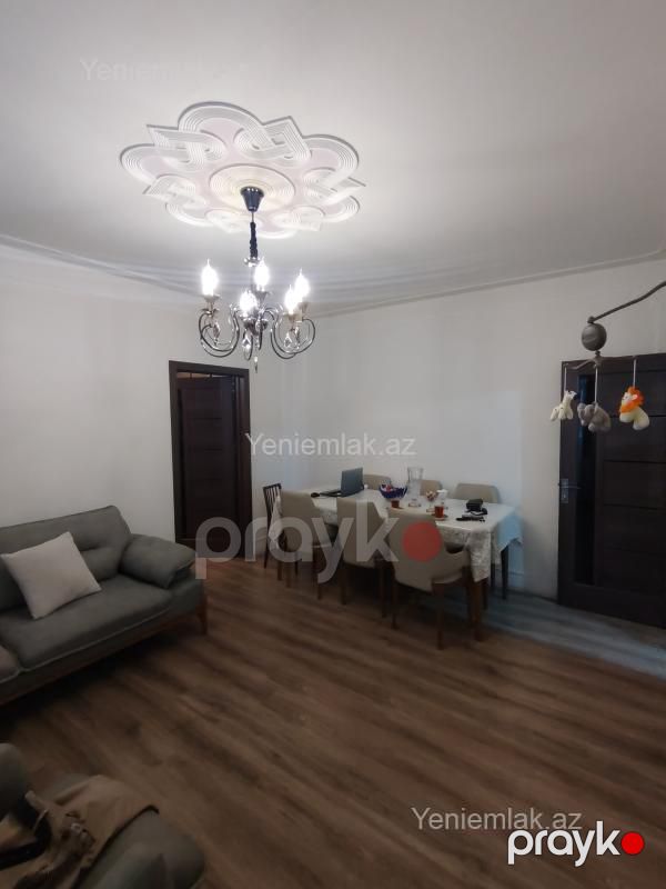 Satılır 4 otaqlı Bina evi menzil (Köhnə tikili), 83 m², 10-cu mikrorayon — Mənzil, Sumqayıt (2)