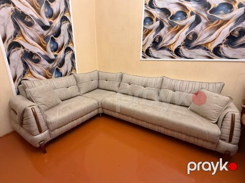 Divan 600azn satılır. Az istifadə olunub açılır bazalıdı. Ölçü 2,10×3 — Bakı