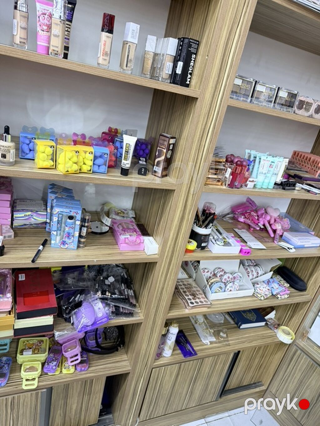 Parfumerya vıtrını satılır qıymet 500 azn 8 ededdı tecılı satısdadı — Kosmetik və parfüm dəstləri, Digah (3)