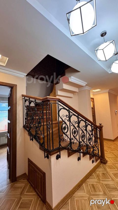 İcarəyə verilir 7 otaqlı köhnə tikili 250 m² — Bakı