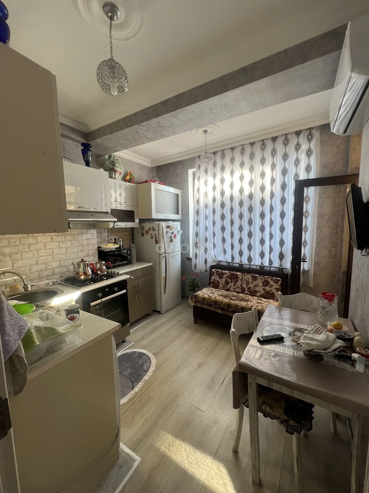 2 otaqlı tam təmirli mənzil satılır Qaraçuxur qəsəbəsində — Bakı
