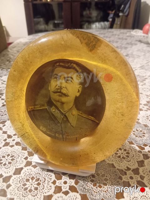 70 ci illərin əşyasi.Stalinin çərcivədə şəkli.Nadir əşyalardandi — Digah
