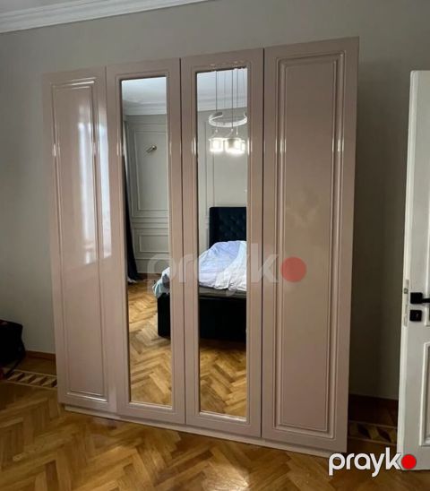 Dolab. Satılır 300 azn. 1.80uzunluğu 2.20hündürlüyü derinliyi 60 — Bakı