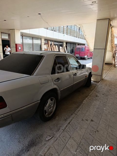 Mercedes-Benz E-Class W124 sedan - Kuzov: sedan, gümüşü rəng - Salon — Xırdalan