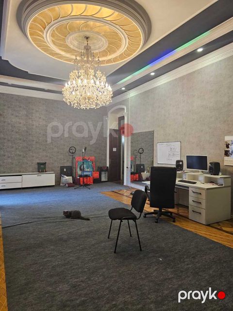 Satılır 6 otaqlı köhnə tikili 250 m² — Bakı