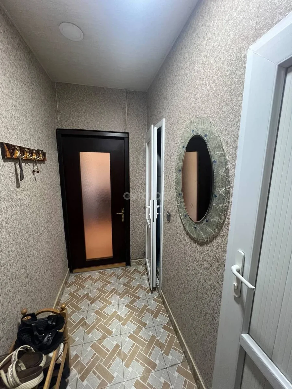 2 otaqlı orta təmirli mənzil satılır 1-ci mikrorayonda — Mənzil, Bakı (9)