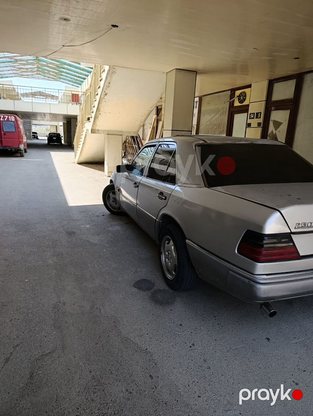 Mercedes-Benz E-Class W124 sedan - Kuzov: sedan, gümüşü rəng - Salon — Avtomobillər, Xırdalan (5)