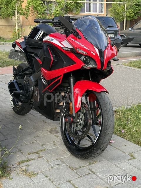 Sport üslublu motosiklet – qırmızı/qara aerodinamik full-kapotaj — Bakı