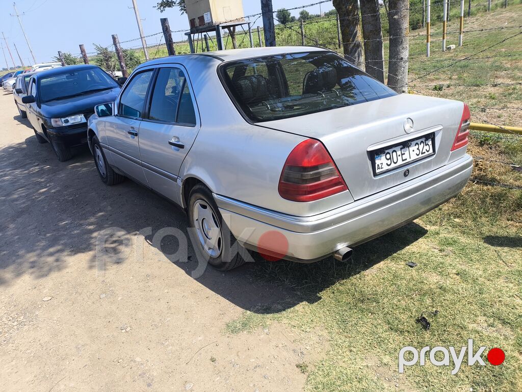 Mercedes-Benz C-Class (W202) sedan - Kuzov: 4 qapılı sedan, gümüşü — Avtomobillər, Biləsuvar (4)