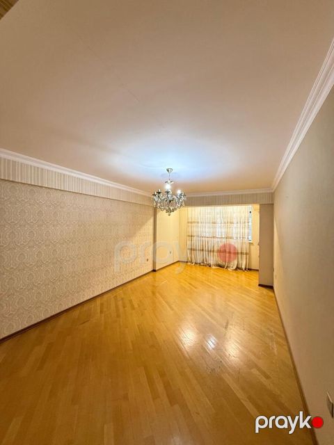 Satılır 2 otaqlı köhnə tikili 65 m² — Bakı