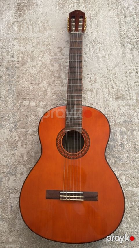 Yamaha c 70 klasik gitara 369 azn alinib music galeriden chox yaxshi — Bakı