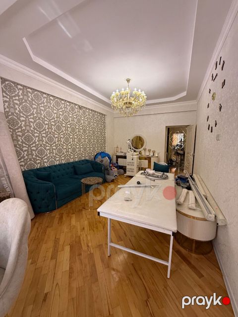 Olaraq Xırdalan Şəhəri Köhnə Bazarın Qarşısında Elit Binada — Xırdalan