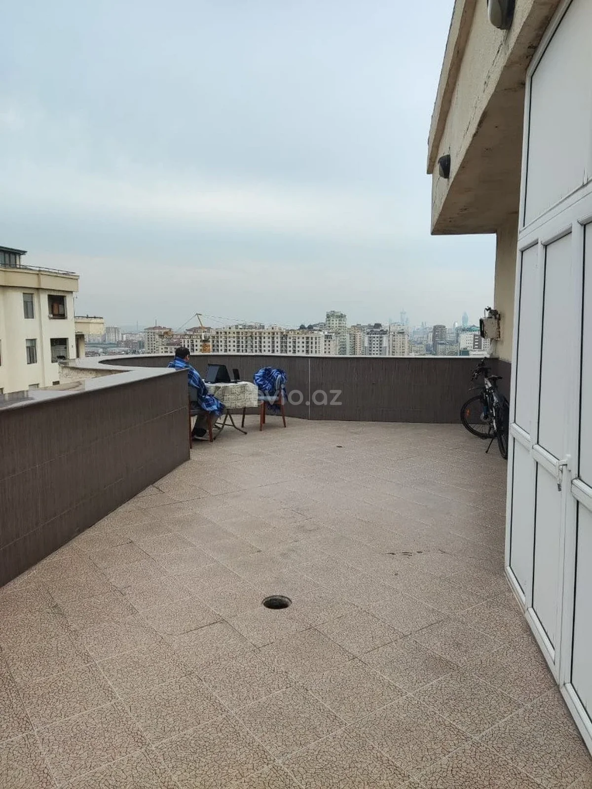 Kirayə 3 otaqlı mənzil 8 Noyabr metrosu yaxınlığında — Mənzil, Bakı (10)