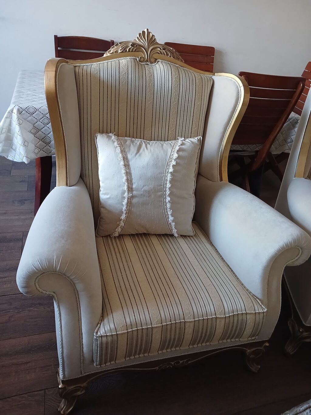 Klassik üslubda yumşaq mebel dəsti - Tərkib: 1 ədəd ikiyerlik divan + — Yumşaq mobilya dəstləri, Bakı (3)