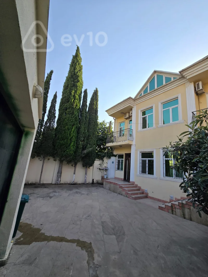 6 otaqlı həyət evi, 180 m², Varovski qəs — kirayə — Bakı