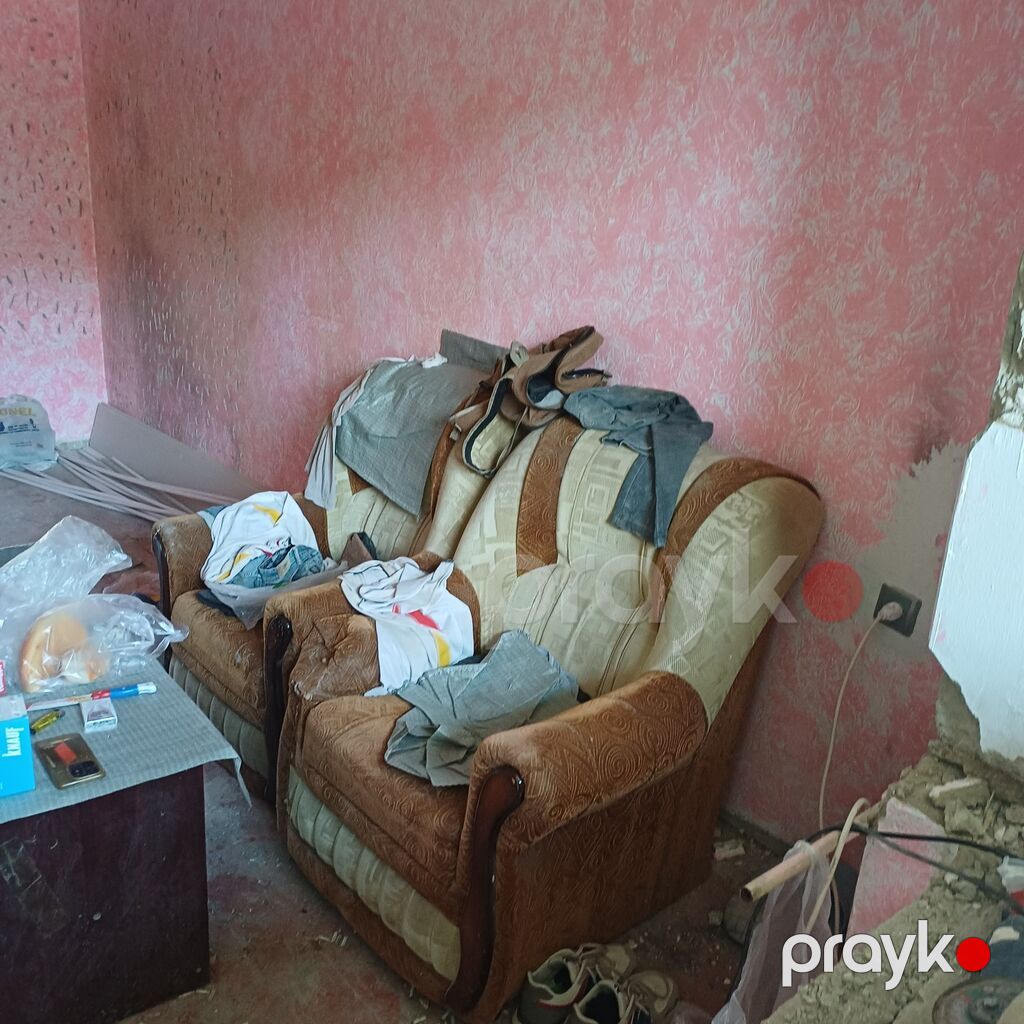 Divan iki ədəd kreslo hövsan qəsəbəsindədi işlənmişdi Dəst tərkibi: 1 — Yumşaq mobilya dəstləri, Bakı (4)