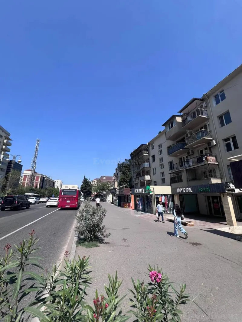 Satılır 3 otaqlı Mənzil Köhnə tikili 75 m² Bakı, Yasamal r., İnşaatçılar m — Mənzil, Bakı (6)