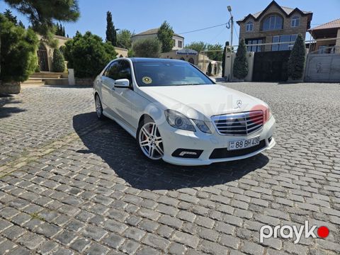 Mercedes-Benz E 300: 3 l 2009 il Sedan — Digah