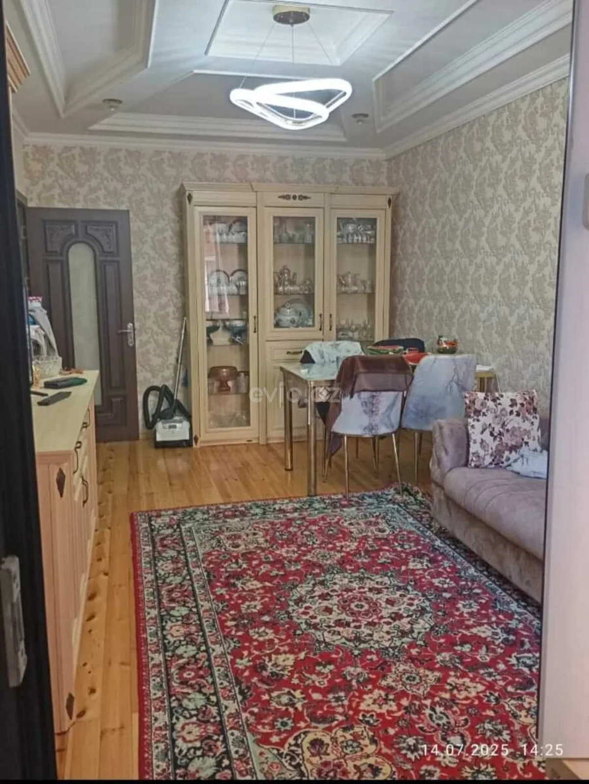 2 otaqlı orta təmirli mənzil satılır Yeni Günəşli qəsəbəsində — Bakı