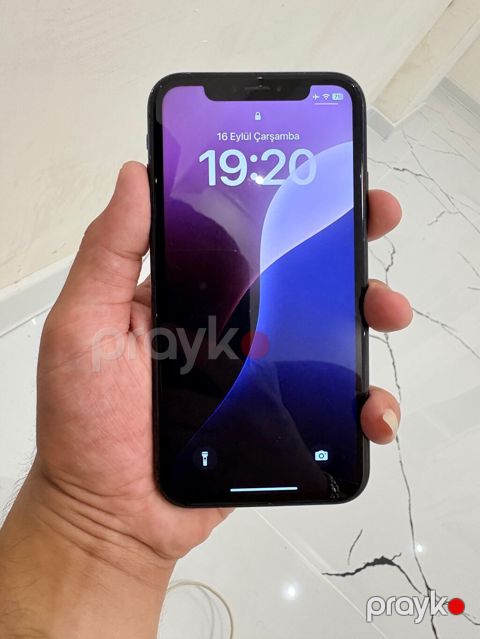 IPhone Xr, Qara, Qırıq — Xırdalan
