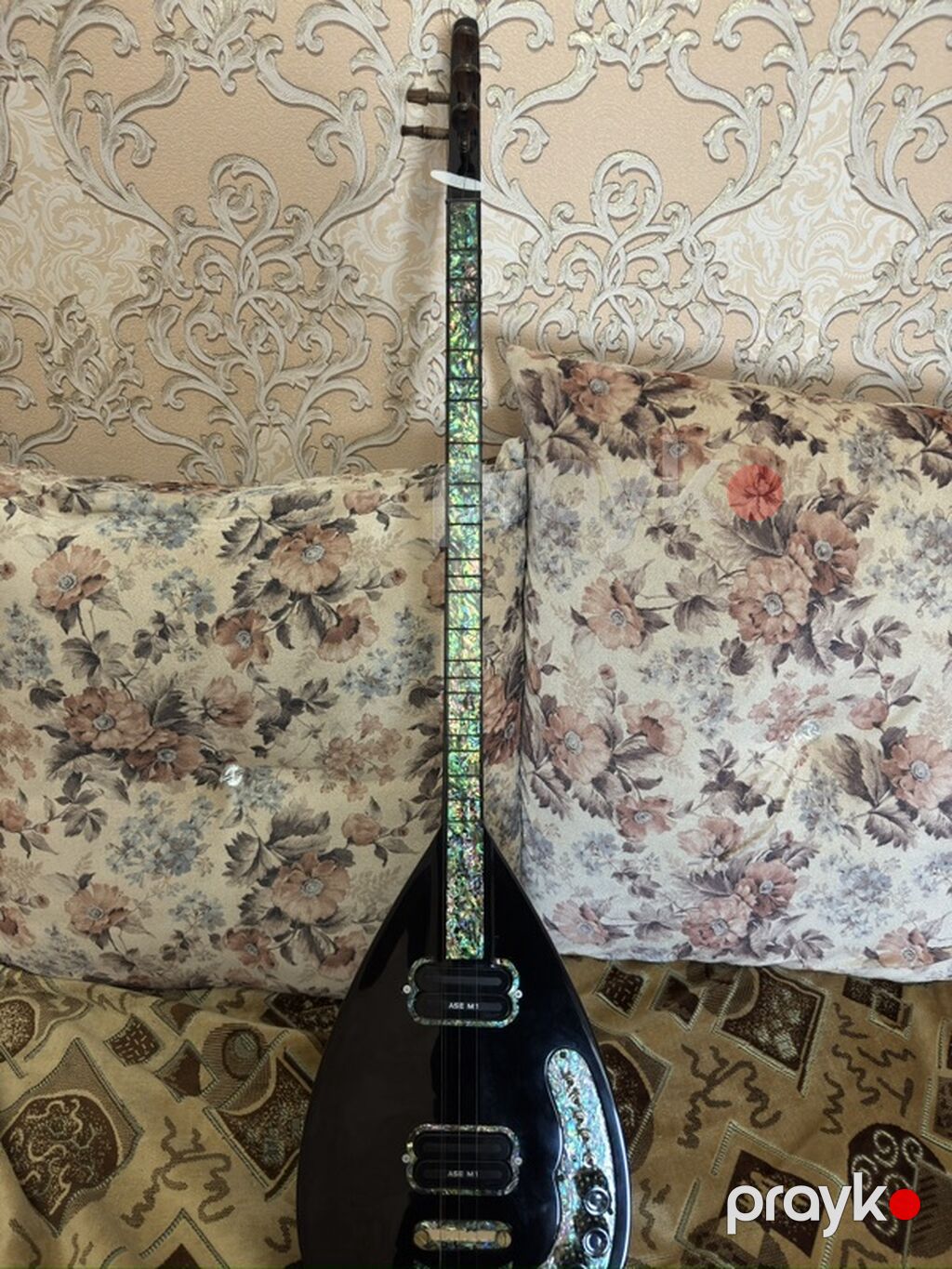 Elektrik saz – qara rəng, abalon naxışlı inlay - Korpus: armud — Gitarlar və digər simli alətlər, Bakı (3)