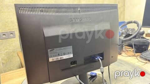 Samsung SyncMaster E1920 LCD monitor - Ekran diaqonalı: 18.5" — Bakı