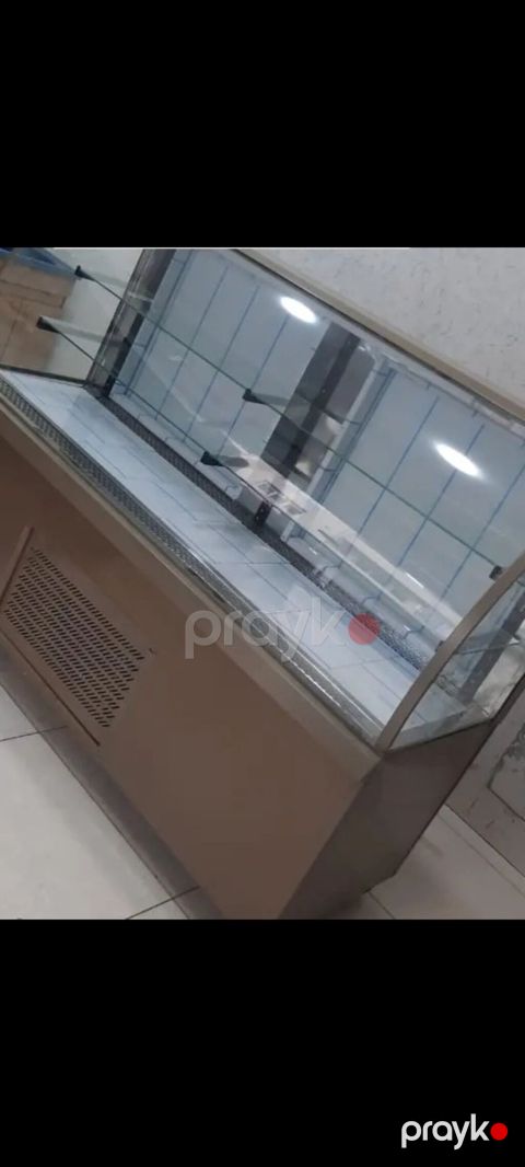 Shirniyyat vitrin soyuducu 550 Azn. Ideal veziyyetde. Olchu 1.75