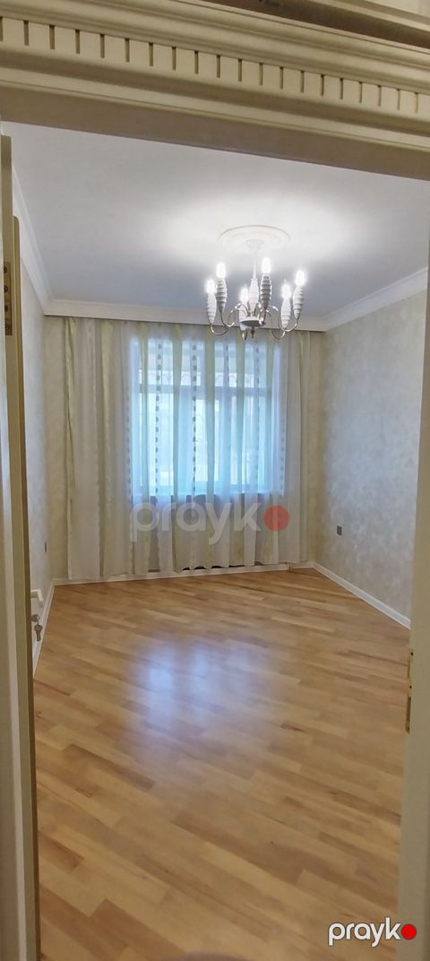 Satılır 5 otaqlı köhnə tikili 95.5 m² — Bakı